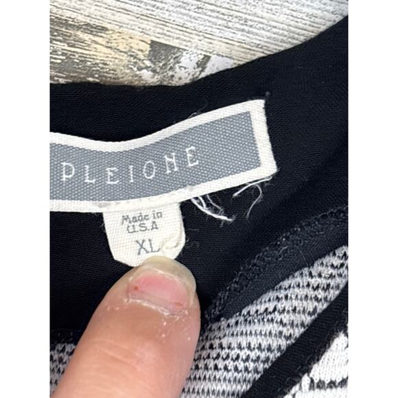 Pleione Women’s XL White Black Aztec Print Split Layer Zip Back Blouse - Picture 5 of 6